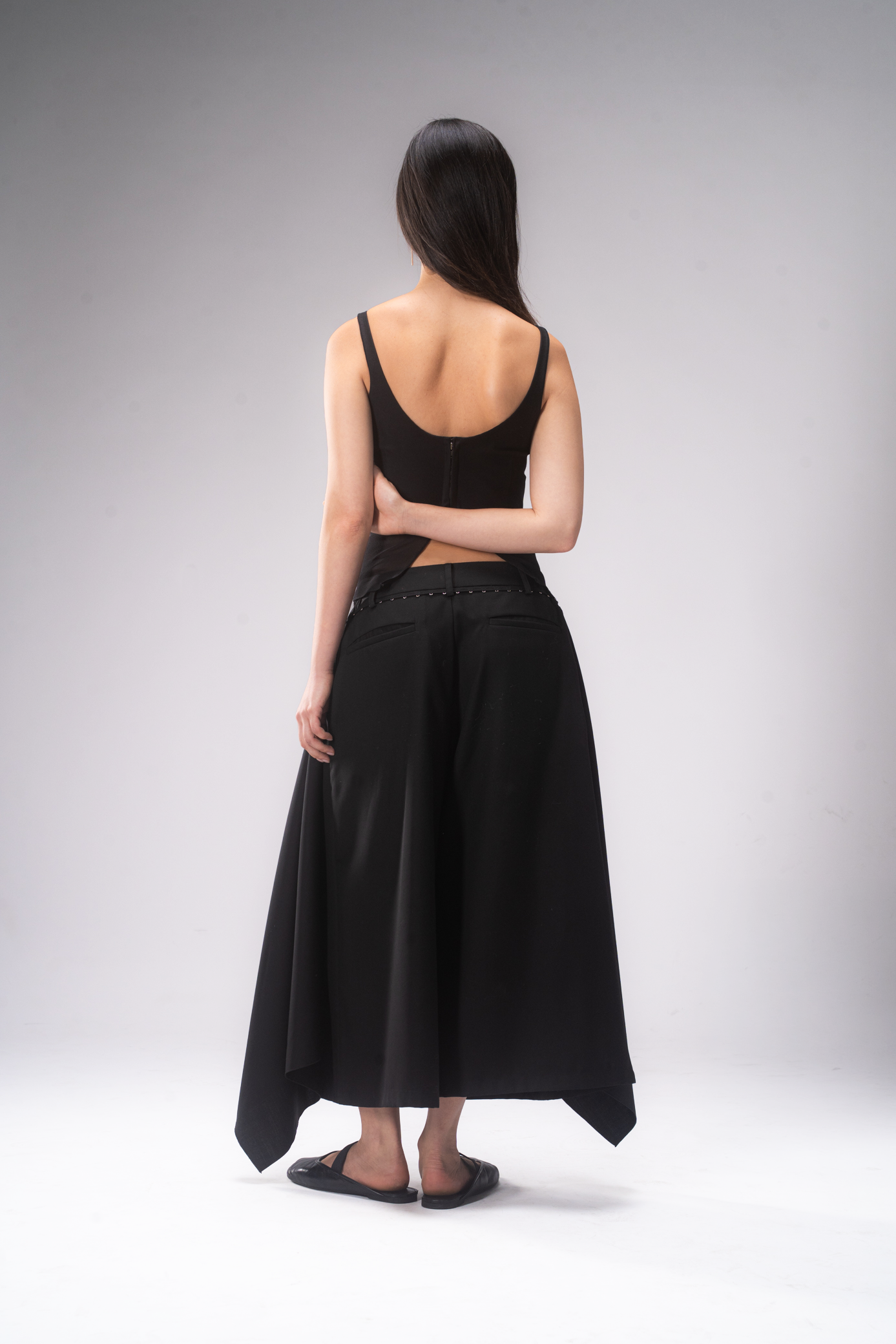 Back view of the wing trousers